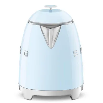 Smeg KLF05PBEU mini rychlovarná konvice, 0, 8 l / 3 šálky, 1400 W, styl 50. let, pastelově modrá Smeg KLF05PBEU mini rychlovarná konvice, 0, 8 l / 3 šálky, 1400 W, styl 50. let, pastelově modrá