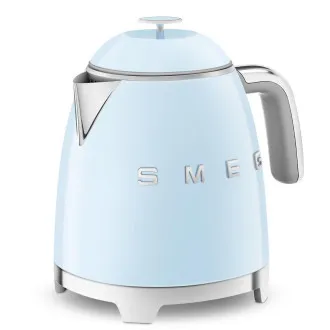 Smeg KLF05PBEU mini rychlovarná konvice, 0, 8 l / 3 šálky, 1400 W, styl 50. let, pastelově modrá Smeg KLF05PBEU mini rychlovarná konvice, 0, 8 l / 3 šálky, 1400 W, styl 50. let, pastelově modrá