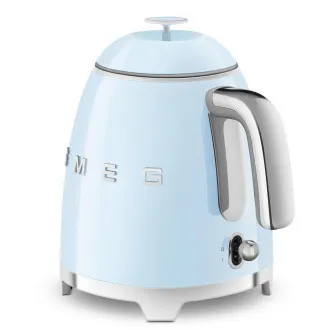 Smeg KLF05PBEU mini rychlovarná konvice, 0, 8 l / 3 šálky, 1400 W, styl 50. let, pastelově modrá Smeg KLF05PBEU mini rychlovarná konvice, 0, 8 l / 3 šálky, 1400 W, styl 50. let, pastelově modrá