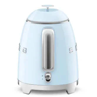 Smeg KLF05PBEU mini rychlovarná konvice, 0, 8 l / 3 šálky, 1400 W, styl 50. let, pastelově modrá Smeg KLF05PBEU mini rychlovarná konvice, 0, 8 l / 3 šálky, 1400 W, styl 50. let, pastelově modrá