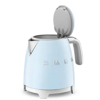 Smeg KLF05PBEU mini rychlovarná konvice, 0, 8 l / 3 šálky, 1400 W, styl 50. let, pastelově modrá Smeg KLF05PBEU mini rychlovarná konvice, 0, 8 l / 3 šálky, 1400 W, styl 50. let, pastelově modrá