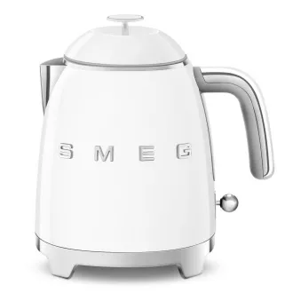 Smeg KLF05WHEU, mini rychlovarná konvice, 0, 8 l / 3 šálky, 1400 W, styl 50. let, bílá Smeg KLF05WHEU, mini rychlovarná konvice, 0, 8 l / 3 šálky, 1400 W, styl 50. let, bílá