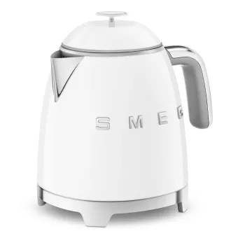 Smeg KLF05WHEU, mini rychlovarná konvice, 0, 8 l / 3 šálky, 1400 W, styl 50. let, bílá Smeg KLF05WHEU, mini rychlovarná konvice, 0, 8 l / 3 šálky, 1400 W, styl 50. let, bílá