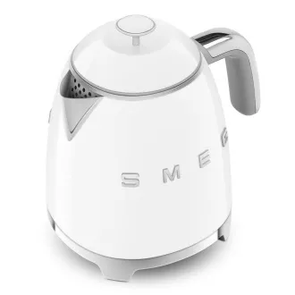 Smeg KLF05WHEU, mini rychlovarná konvice, 0, 8 l / 3 šálky, 1400 W, styl 50. let, bílá Smeg KLF05WHEU, mini rychlovarná konvice, 0, 8 l / 3 šálky, 1400 W, styl 50. let, bílá