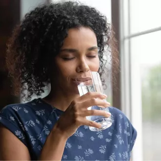 Brita Marella Cool white + 6 Maxtra Pro All-In-1 filtrační konvice, 2, 4 l, indikátor výměny filtru, 6x filtrační patrona