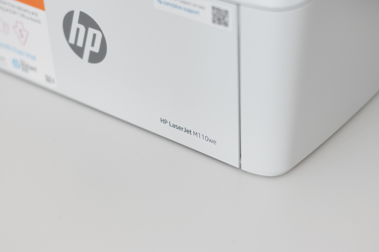 Tiskárna HP LaserJet M110we z detailu.
